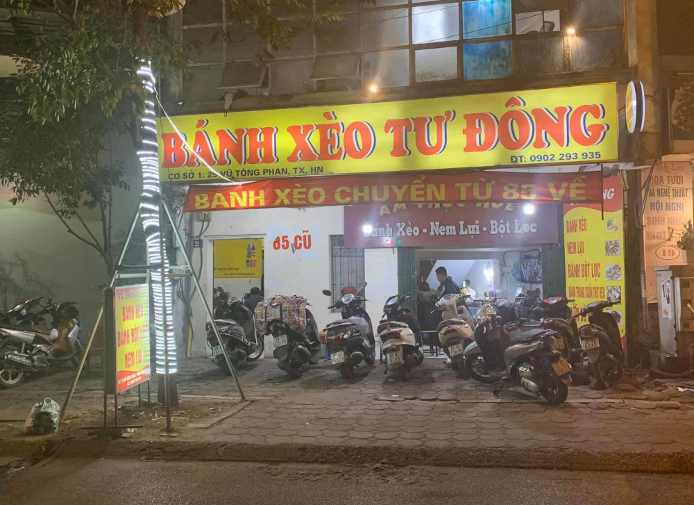 Không gian quán bánh xèo Tư Đông 